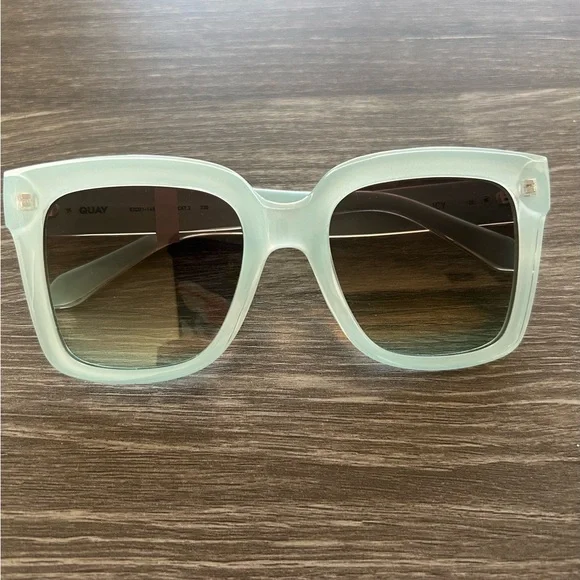 Quay Blue Sunglasses. NEW - Picture 3 of 8